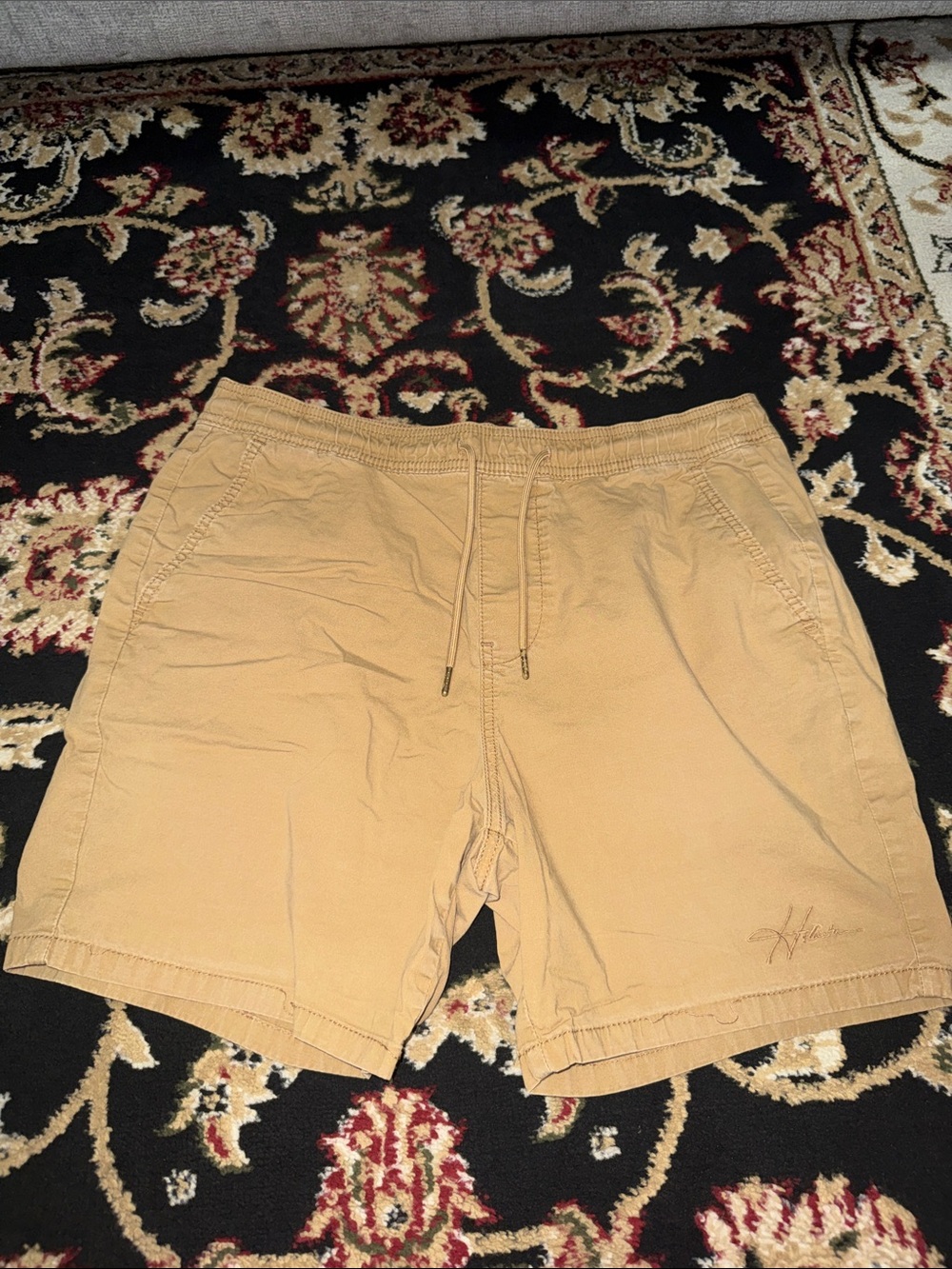 Hollister Men's Tan Drawstring Flat-Front Shorts
